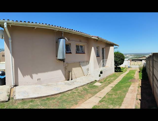3 BEDROOM FREEHOLD FOR SALE IN SCHEEPERSHOOGTE